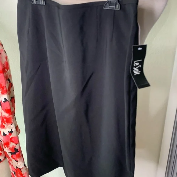 Le Suit pink, red, and Black Floral Blazer and skirt set women’s size 8 NWT - Picture 6 of 17